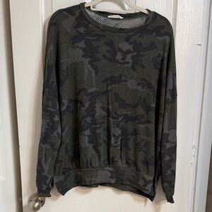 TALULAH Women's Camouflage Waffle Knit Crew Neck